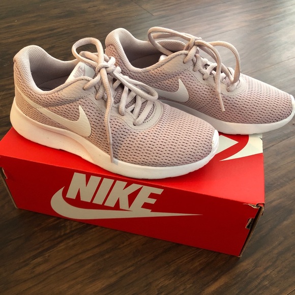 nike tanjun particle rose